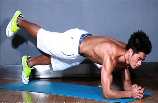  p>健美,是一种强调肌肉健壮与美的活动,是对身体的雕刻,跟传统竞技