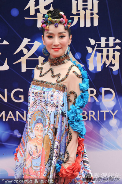  p>萨顶顶(sa dingding),原名周鹏,出生于河南省平顶山市,中国内地