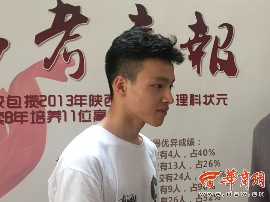  p>向远方,2017年陕西高考文科状元,总分696,不但成绩好,还喜欢健身和