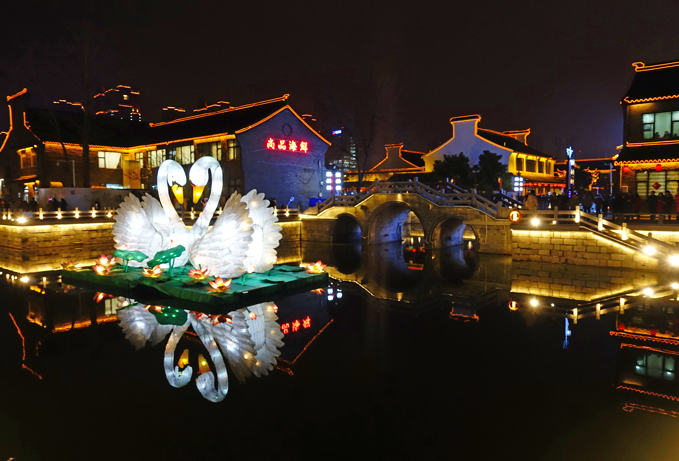 p>盐城海盐历史文化景区包括 a target="_blank" href="/item/中国