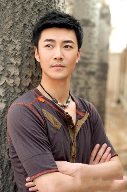  p>李进荣,1975年3月17日出生于湖南,中国男演员,毕业于 a target="