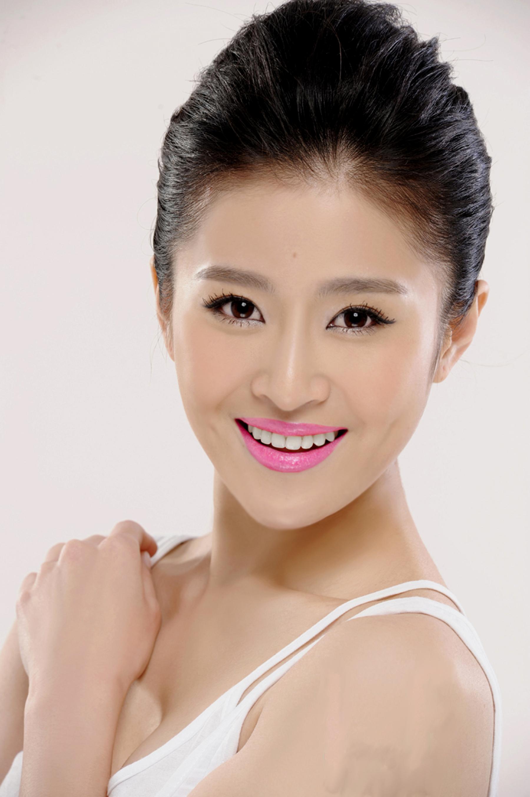  p data-id="go02jxv8ut">林一霆,原名"林伊婷",1988年11月25日出生于