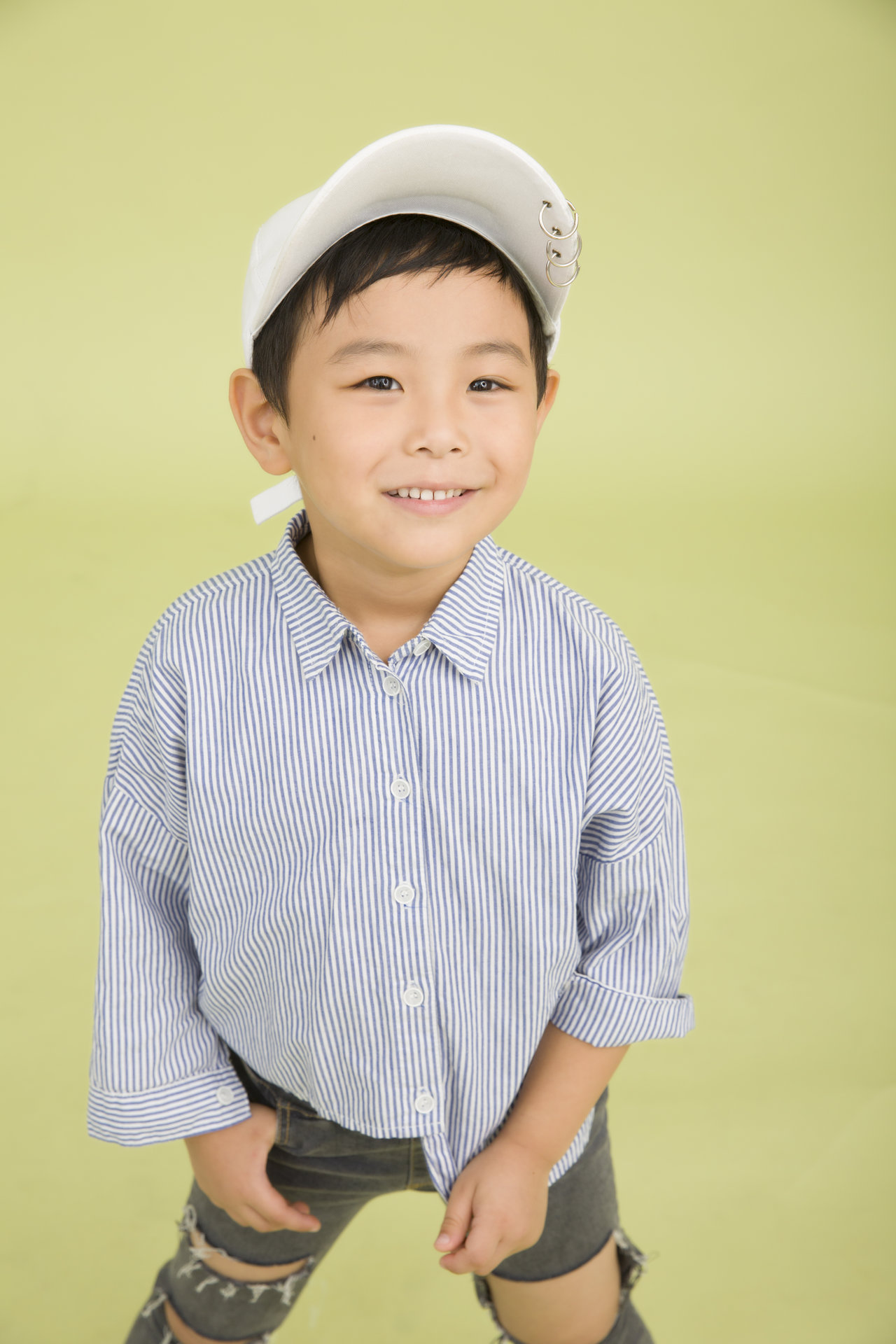  p>陈思朗(别名:陈胤峰),中国内地演员,2012年10月14日出生于北京市