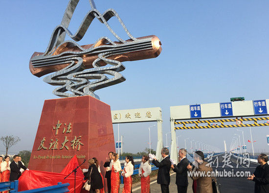  p>中法友谊大桥由中建三局投资,三局三公司承建,投资额6.