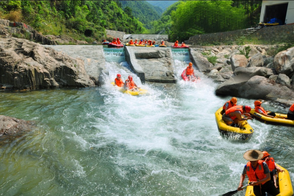  p>桂山大峡谷漂流位于风光秀丽的万绿湖桂山旅游区内,距 a href="#"