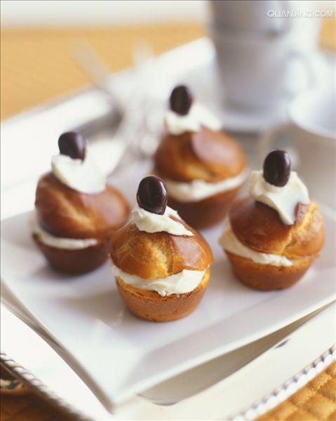  p>泡芙(puff)是一种源自意大利的甜食.