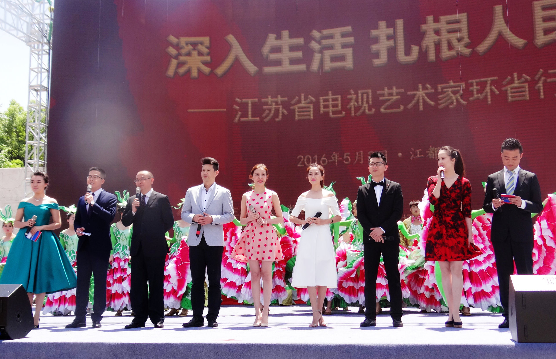 p>李征,江西卫视《江西新闻联播》主持人,一级播音员.