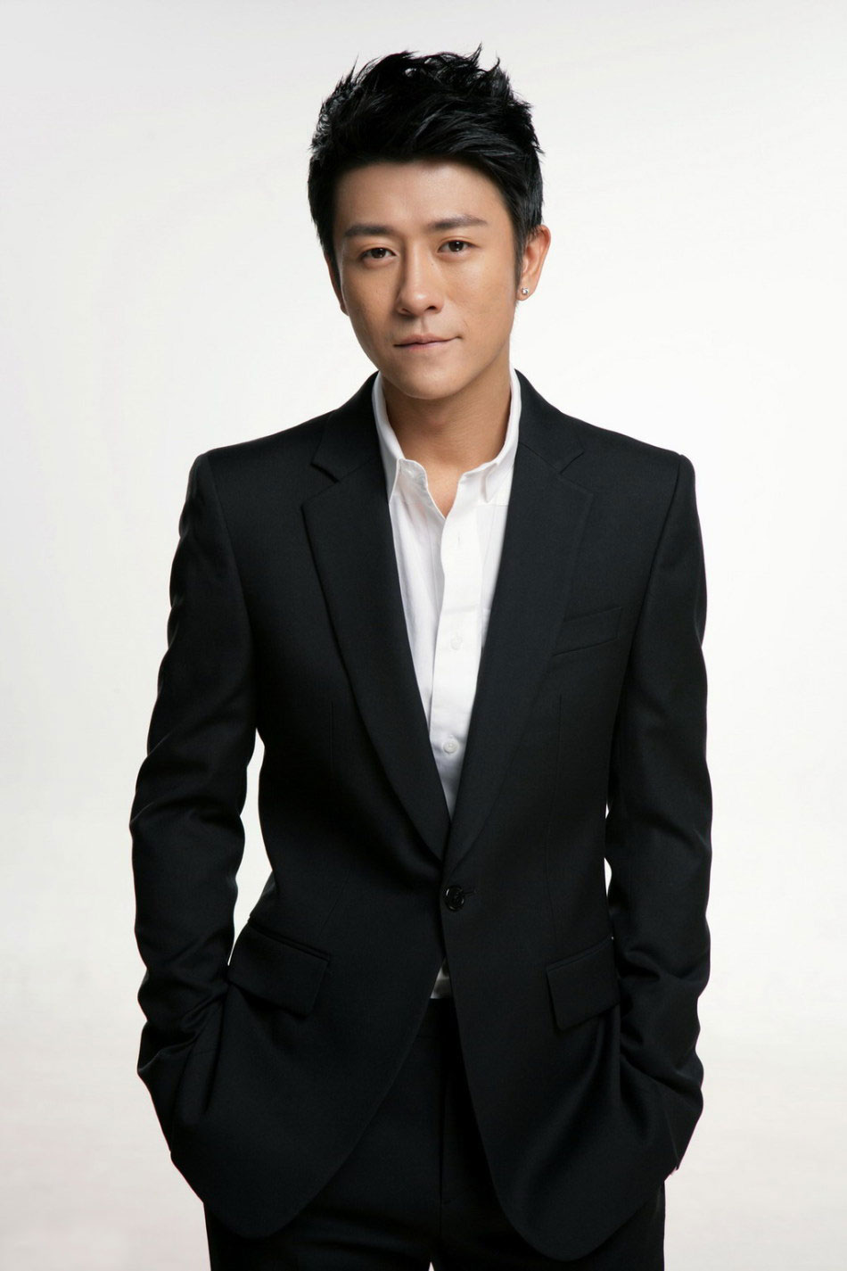  p>林雨申,1980年10月23日出生于北京,中国内地影视男演员.