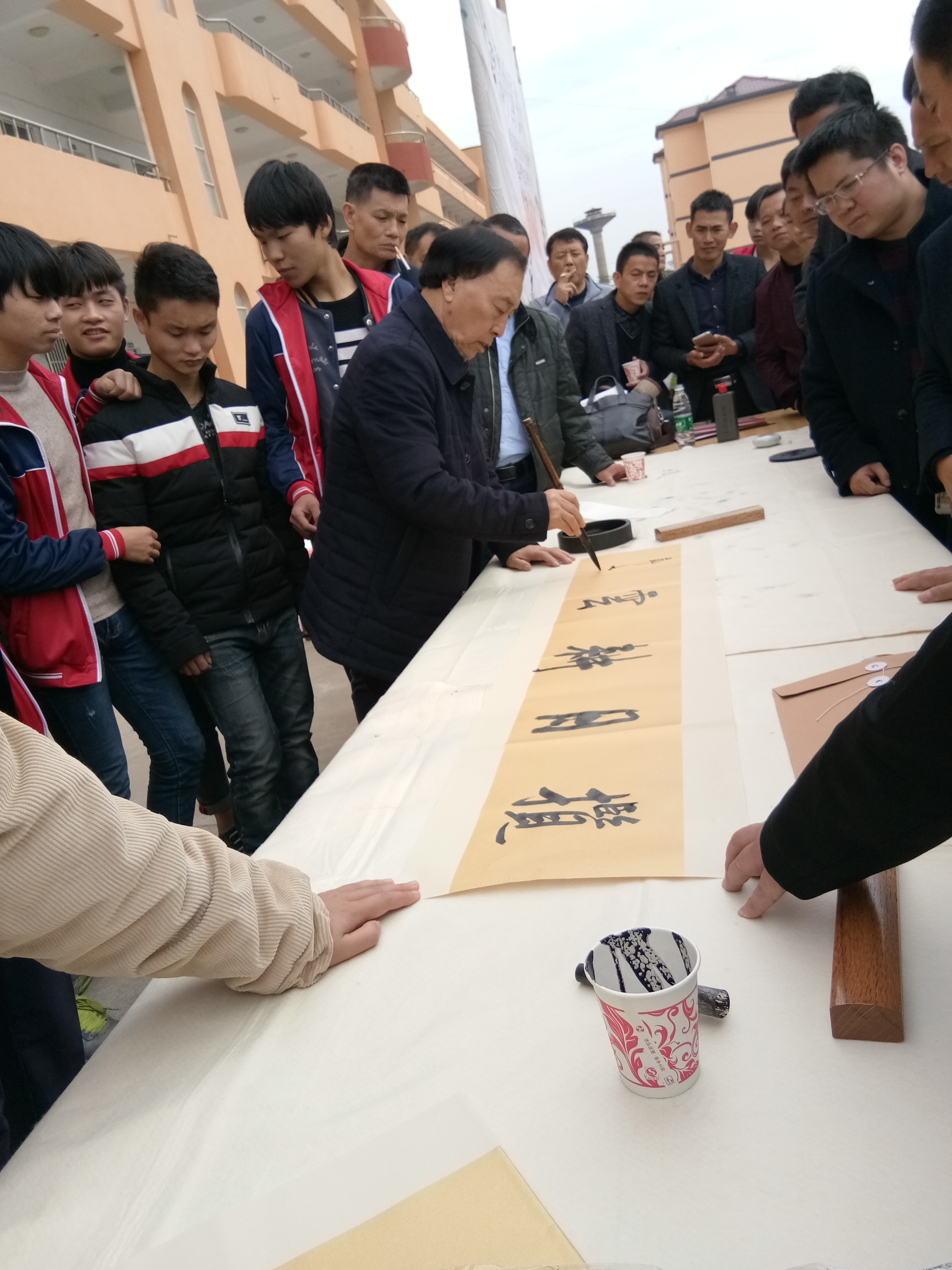 鄱阳县田畈街镇中学创办于1958年,初中部义务教育近一千人,高中部特色