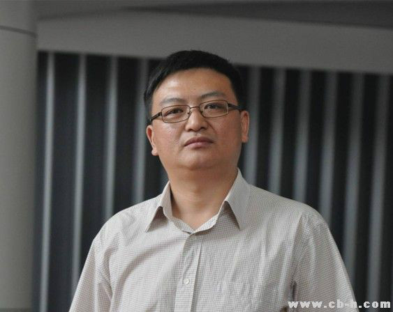 杜国锋,1975年出生,在传媒,家电,照明,卫浴家居等行业从业14年,现任 a