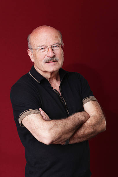 ( /i>volker schl  ndorff i>) /i>,1939年3月31日出生于德国威斯巴登