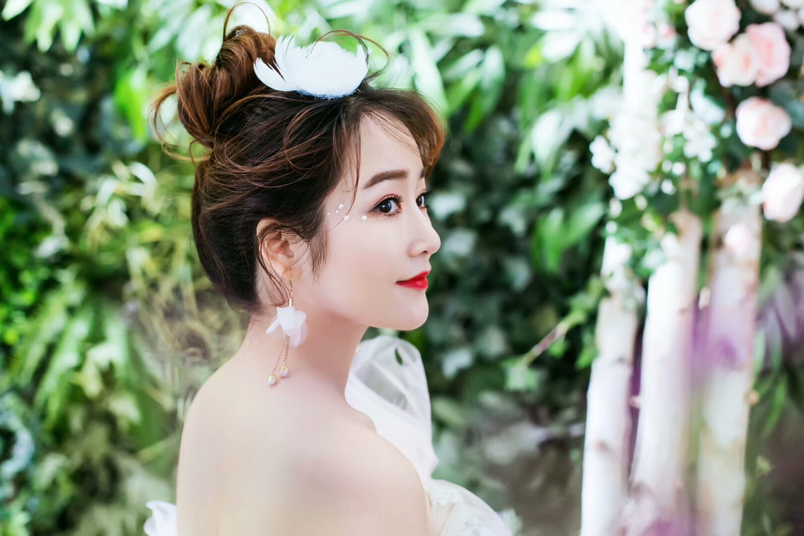  p>杨姣,1988年12月29日,出生于湖南省湘西,中国内地女歌手.