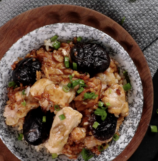  p>电饭煲香菇鸡肉饭是一道菜品,属于家常菜.