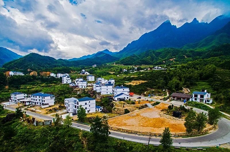  p>英将乡,隶属于江西省上饶市铅山县,地处铅山县东部,东与上饶县五府