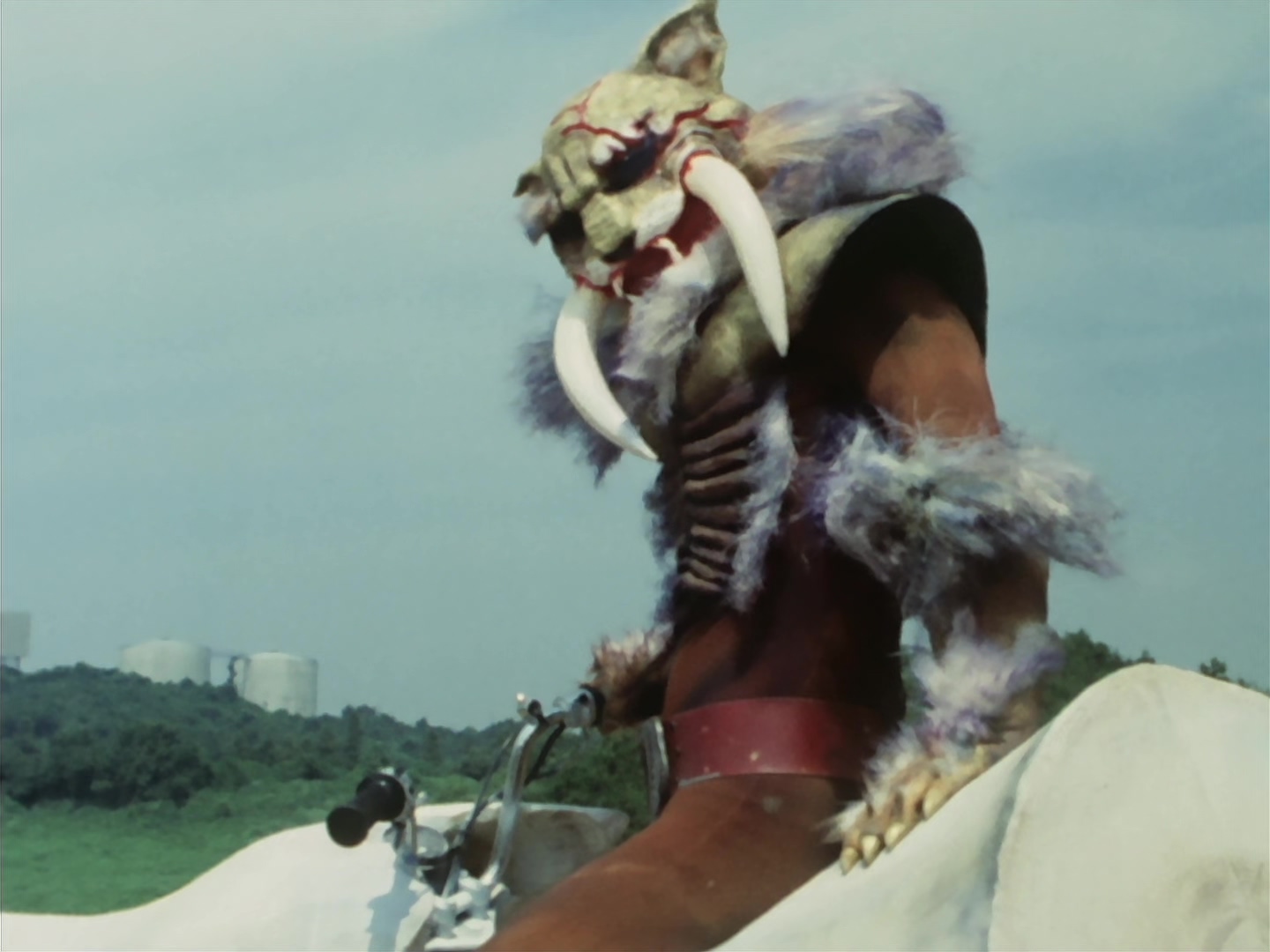 日本特摄剧《 a target="_blank" href="/item/假面骑士v3/279735"