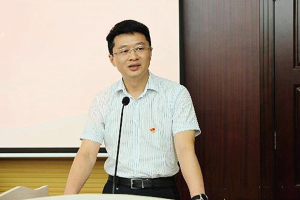  p>刘朝,男,汉族,1981年3月出生,湖北崇阳人,本科学历,2000年11月入党