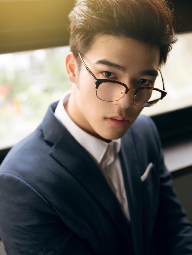  p>陈昊森,原名陈世承,1996年8月2日出生于台湾省,中国台湾影视男演员