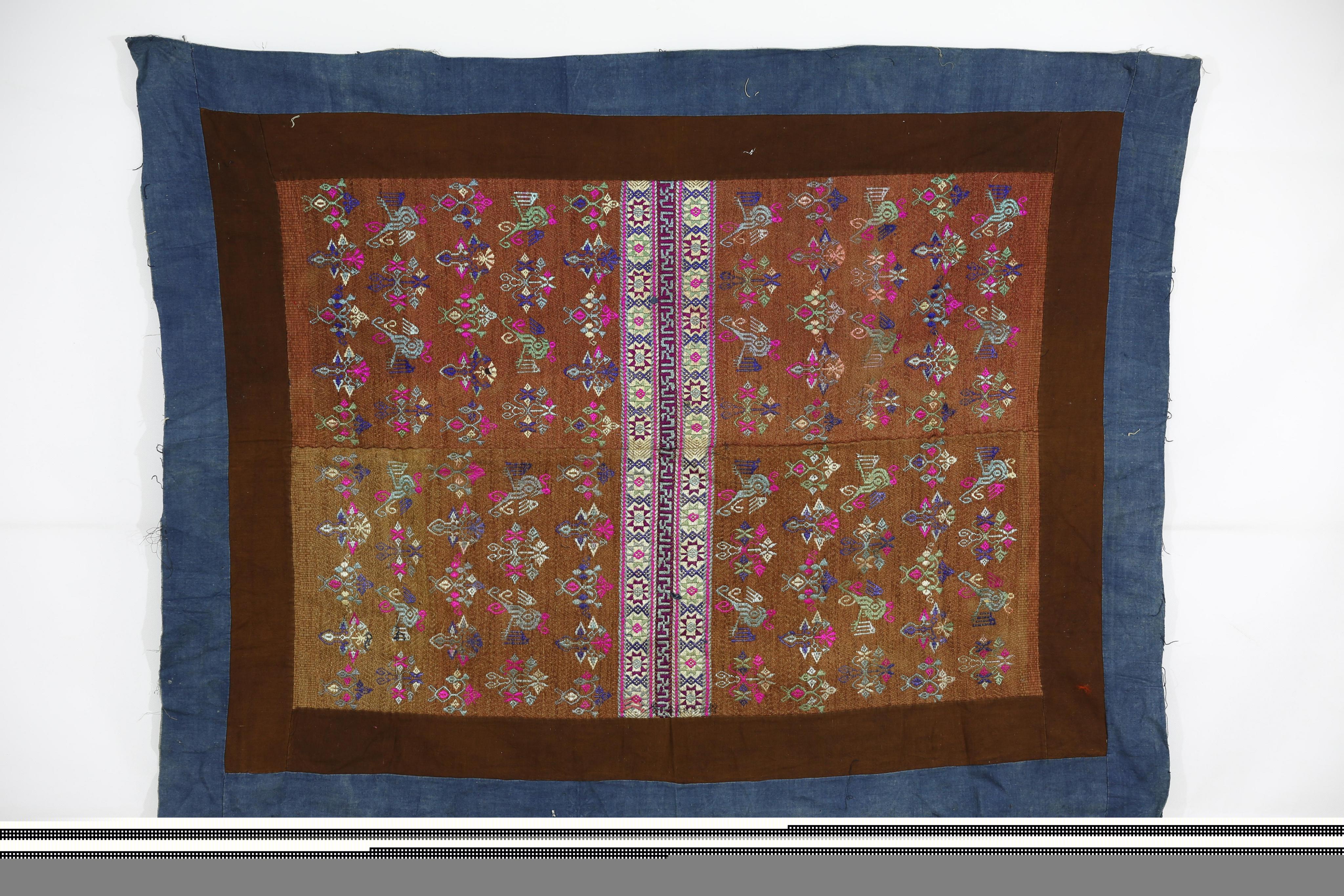 当代黔南荔波布依族花纹织锦被面