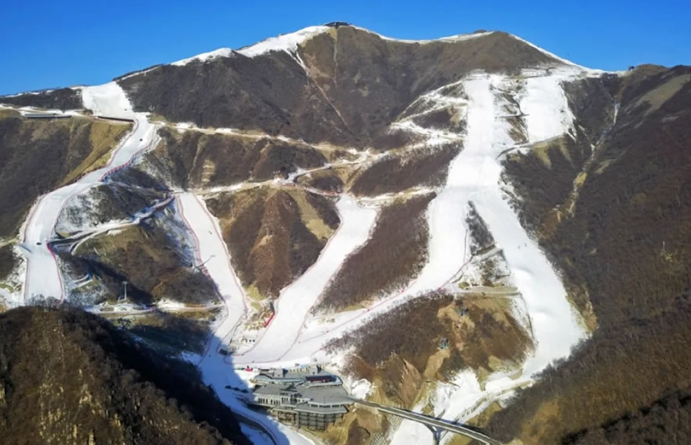 class="ref" data-ctrid="sx137pehvv2x">国家高山滑雪中心 /span> 