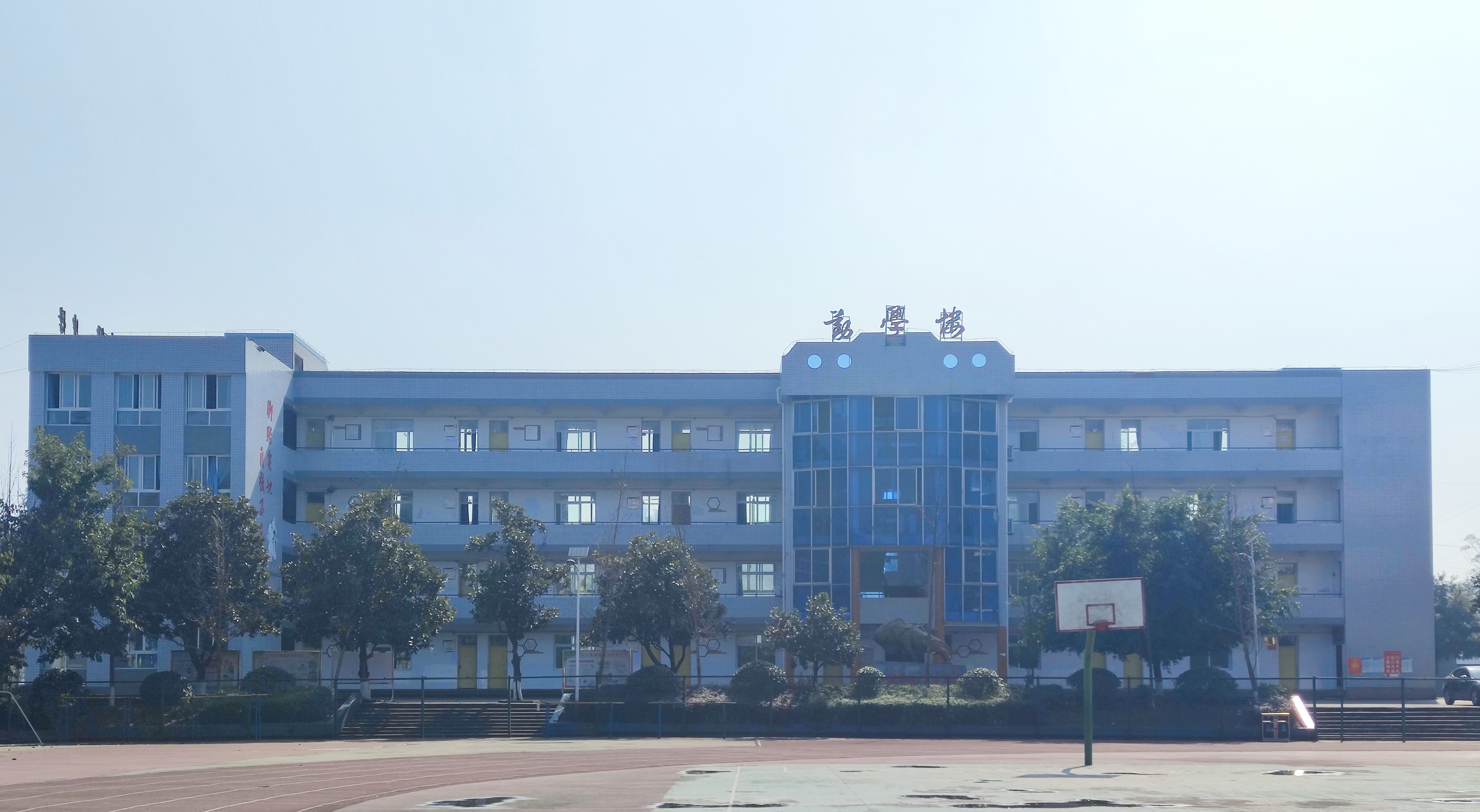 四川省自贡市牛佛中学校