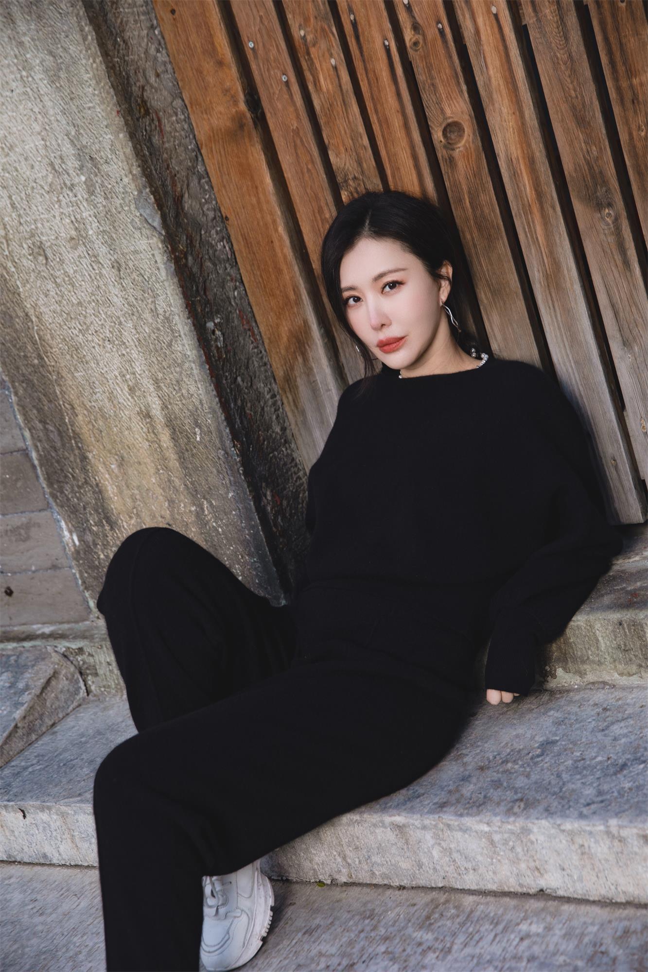 田朴珺,女,汉族,1981年2月23日出生于上海市,制片人,演员,作家