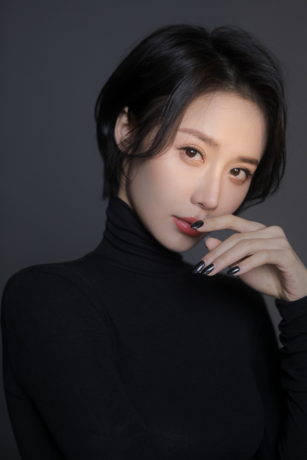  p data-id="gnbv7bfg74">王芯芯(rella),1993