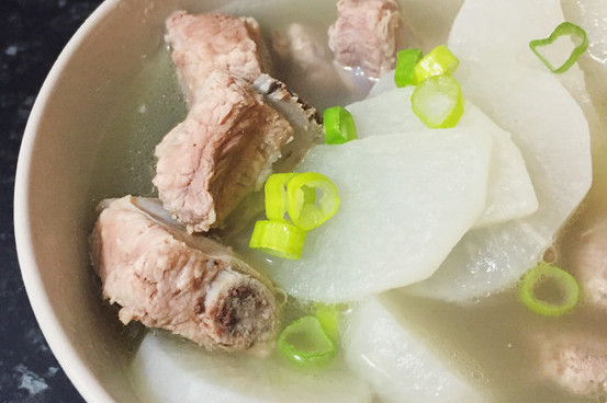 排骨炖白萝卜