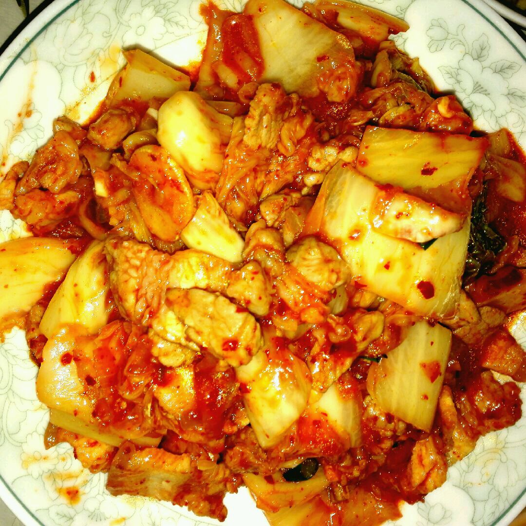 辣白菜炒五花肉土豆片