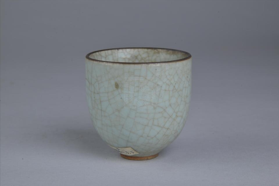  p>民国粉青釉瓷杯是重庆中国三峡博物馆收藏的瓷器.