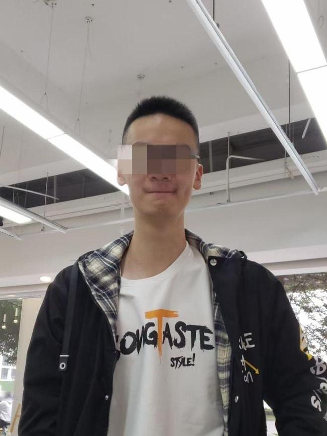  /p> p>2021年5月9日18时40分左右,林唯麒从成都49中知行楼高空坠落