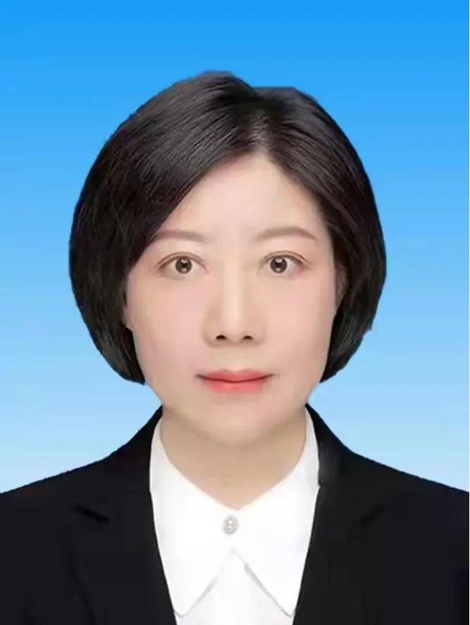  p>雷纯,女,1977年12月生,陕西合阳人,2001年6月入党,1999年7月参加