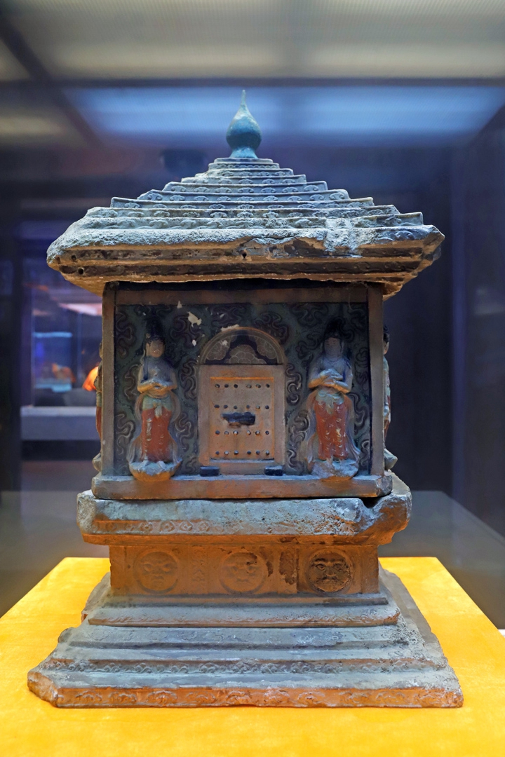  p>唐彩绘汉白玉阿育王塔是法门寺博物馆馆藏文物 /p>