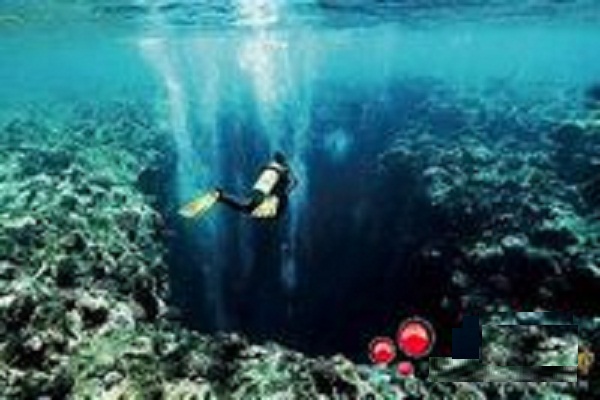  p data-id="gnwwxe6xee">海底大断层(seabed faultage),帕劳景点