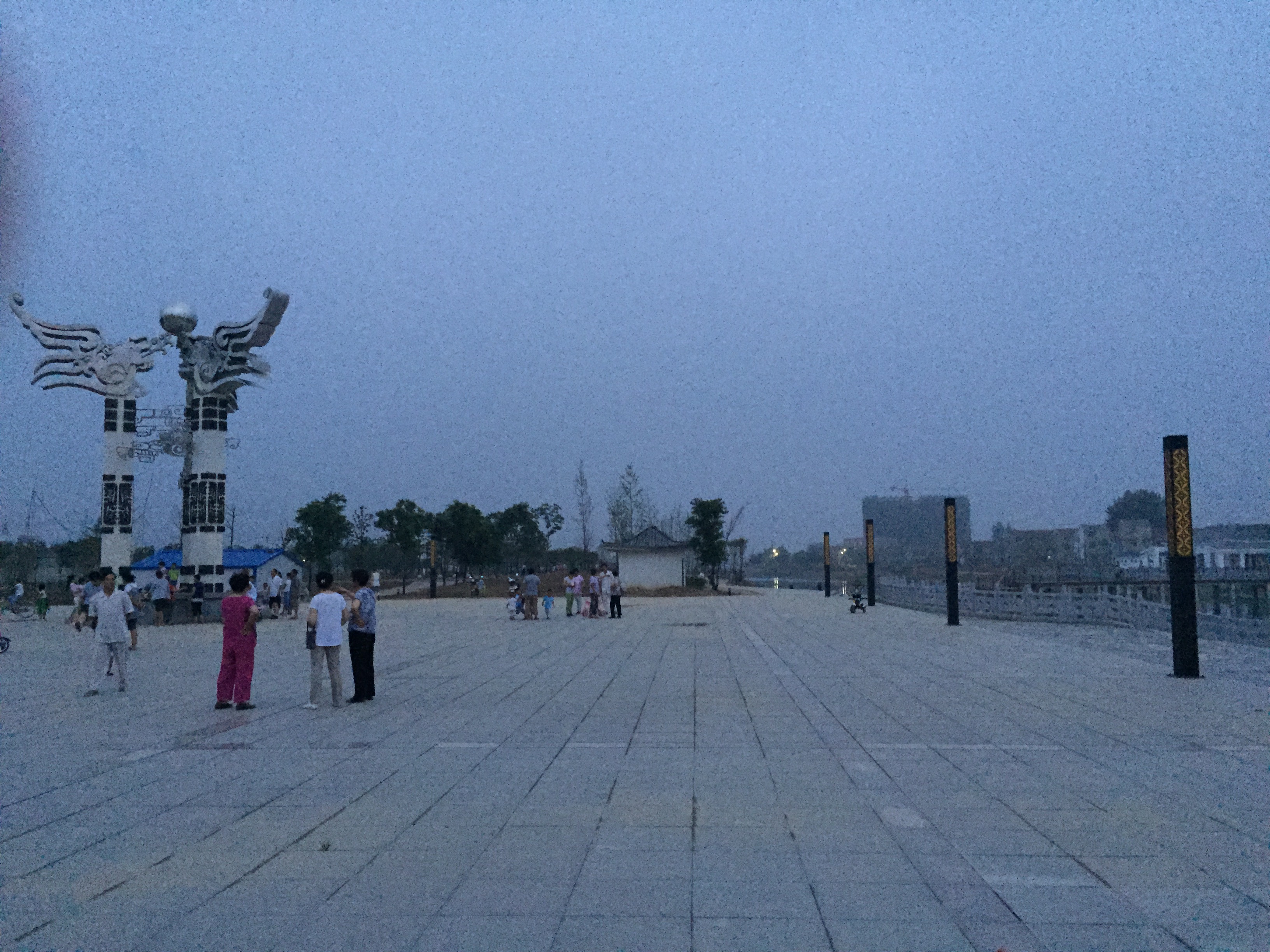 ag">龙河景观带位于 a target="_blank" href="/item/萧县/1457510"