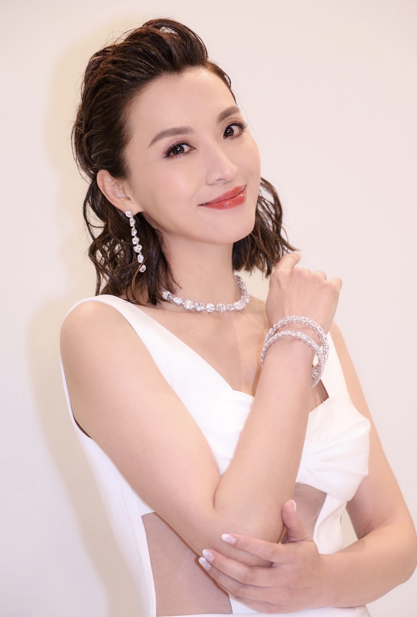  p data-id="go69fspw0i">陈炜,1973年11月21日出生于中国上海市,籍贯