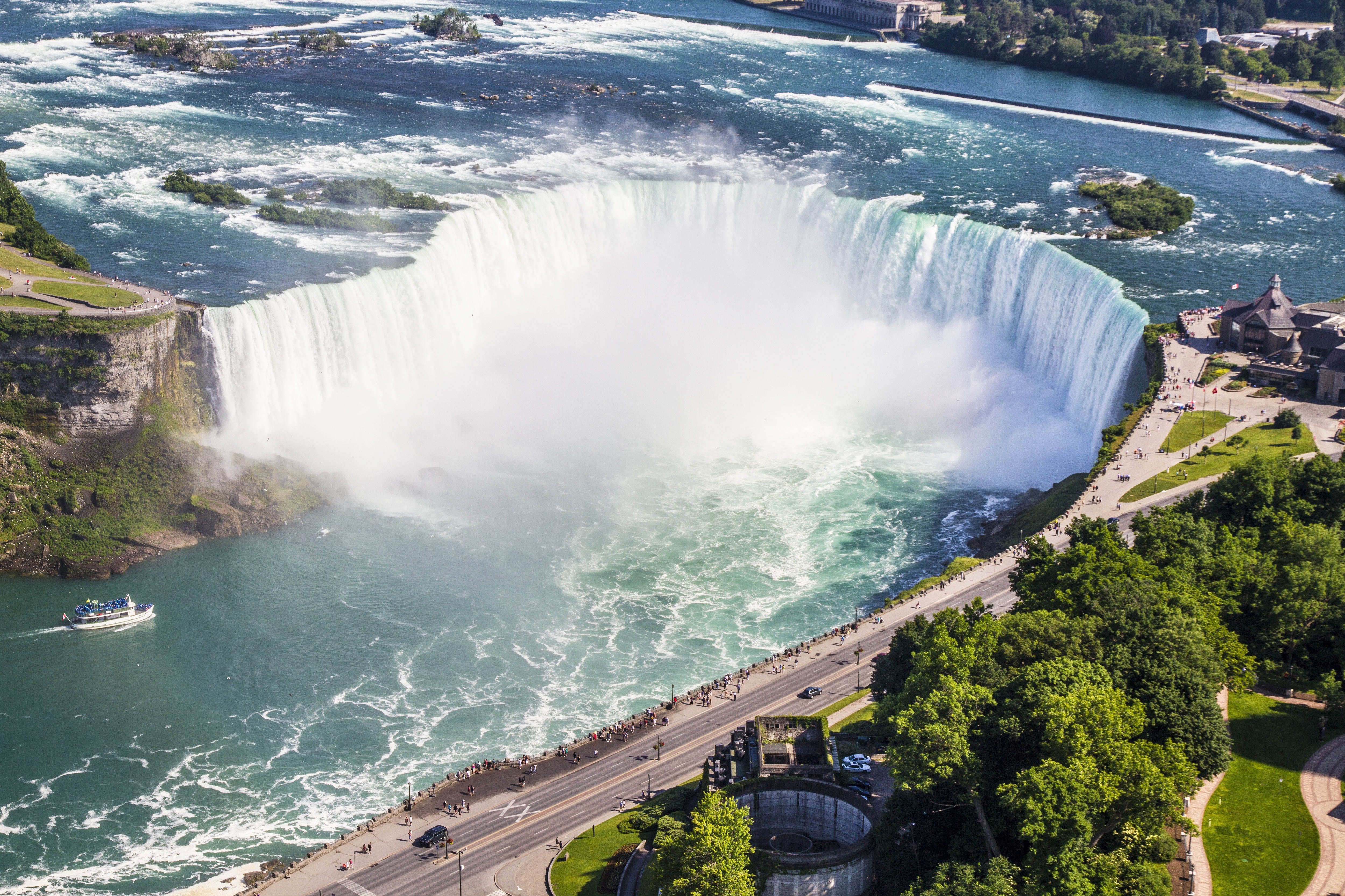  p>尼亚加拉瀑布(niagara falls)位于 a target="_blank" href="/item
