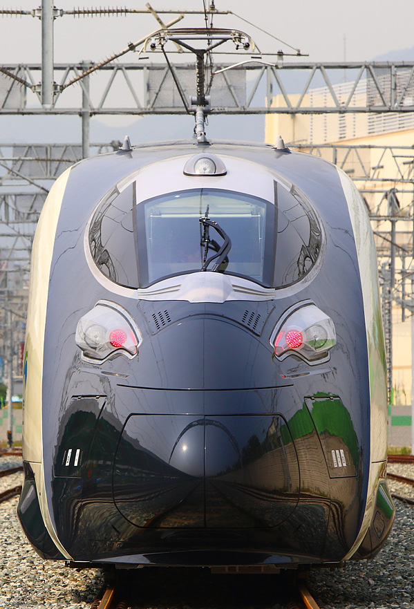  p>韩国ktx高速列车(高速铁路:korea train express) )始建于1994年