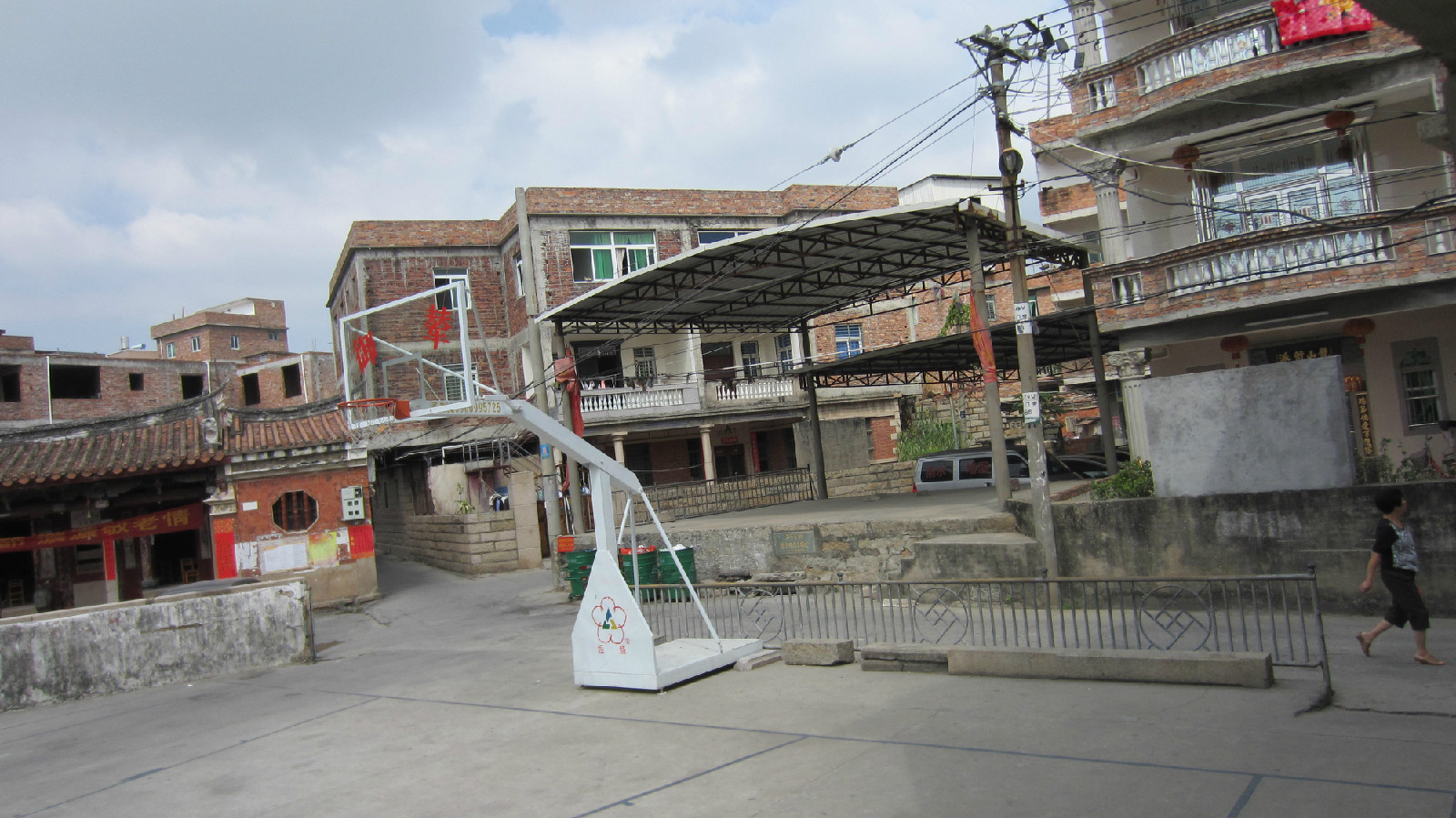  p>御辇村为福建省泉州晋江市 a target="_blank" href="/item/池店镇