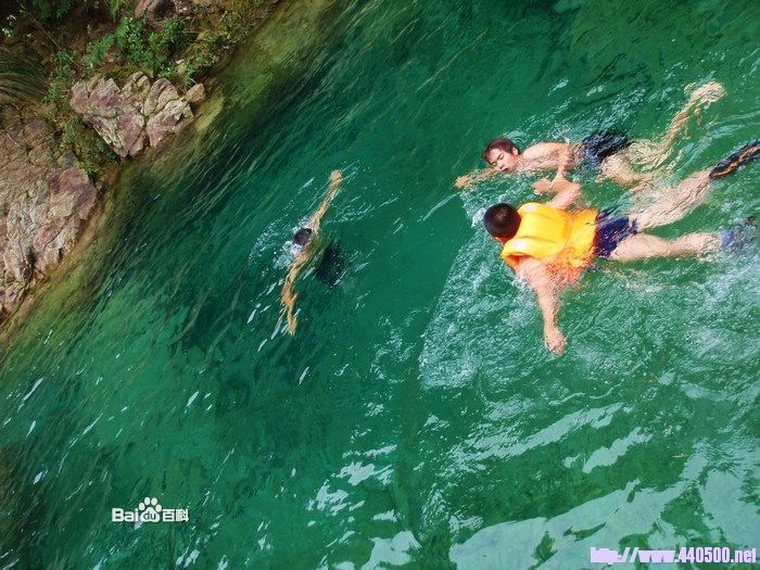  p>百潭谷是位于揭西五经富镇中和村庵背的磜墙崆瀑布,因秀丽风光被