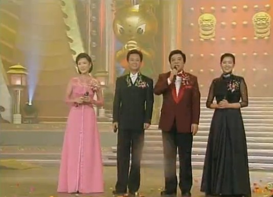  p>《1999年中央电视台春节联欢晚会》 i>(简称:1999年央视兔年春晚) 