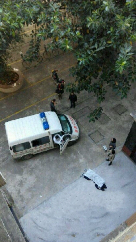 广东湛江吴川第一中学一女生上课间坠楼身亡