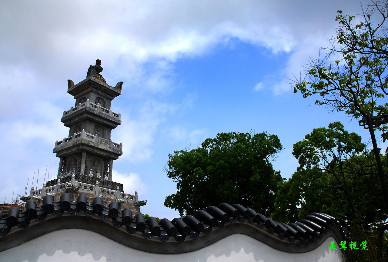  p>普陀山多宝塔也称太子塔,在浙江省舟山市普陀山的普济寺东南,海印