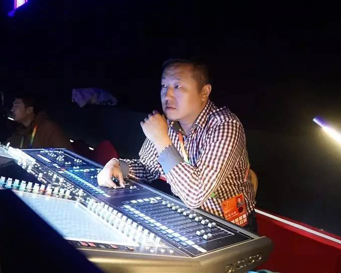  p>舞台音响师,1995年开始从事舞台音响行业.