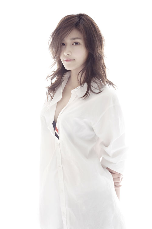  p>鞠知延,韩国当红广告模特和潜力演员.