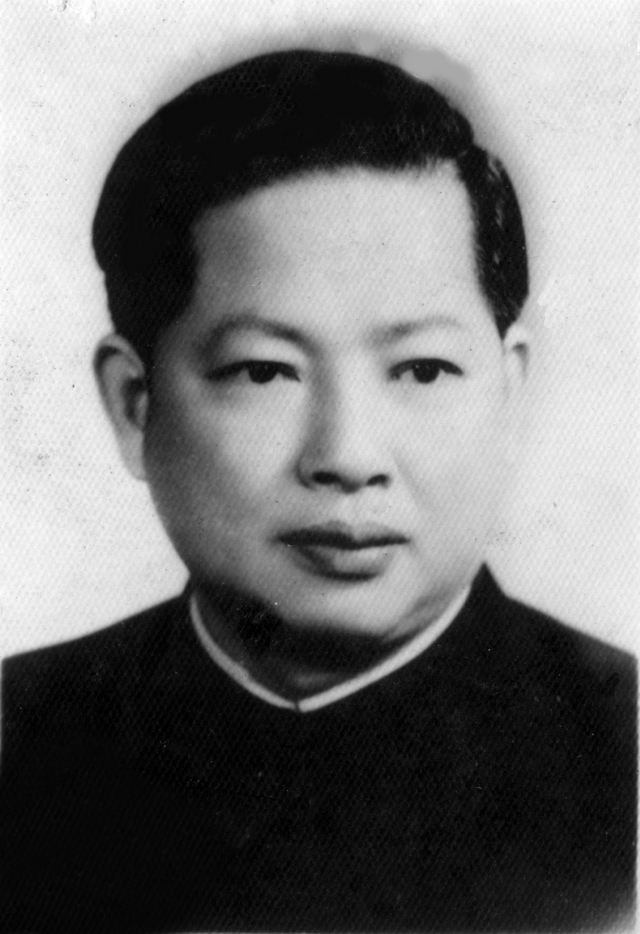  p>曾霞初,江西省樟树市吴城乡双港村委曾家村人,中共党员,副厅级.