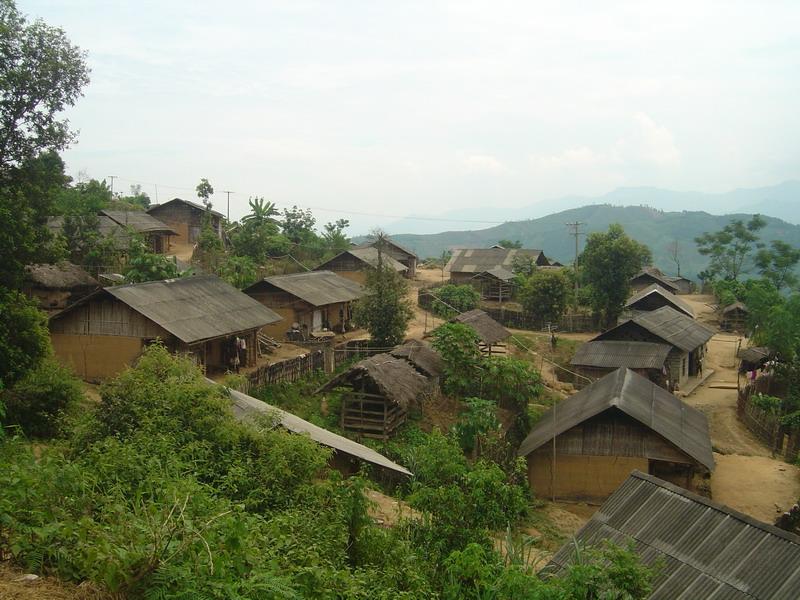  p>利村隶属于勐拉乡翁当行政村,属于半山区.