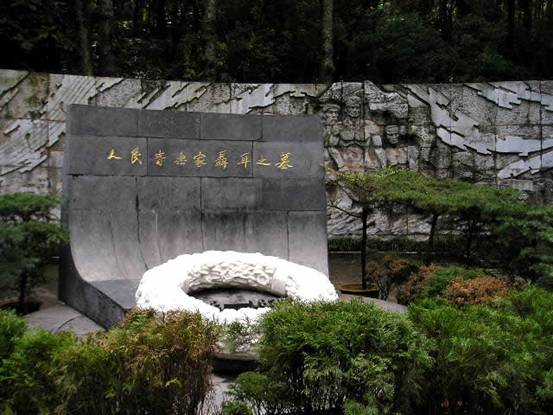 聂耳墓,位于云南省昆明市西山太华寺与龙门