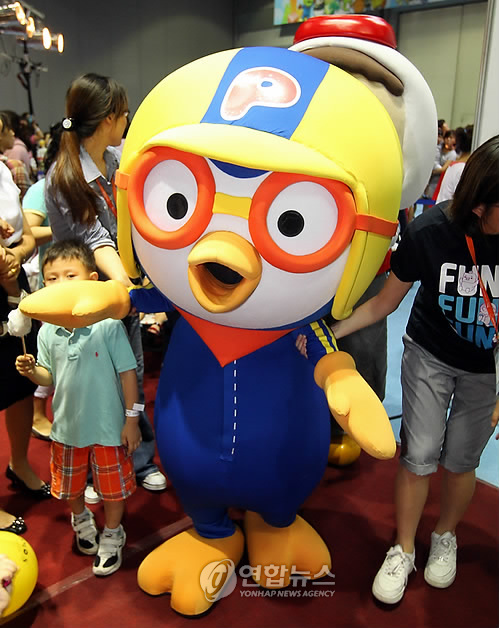  p>小企鹅pororo,是韩国国宝级的卡通人物,其主要作品载体是一部益智