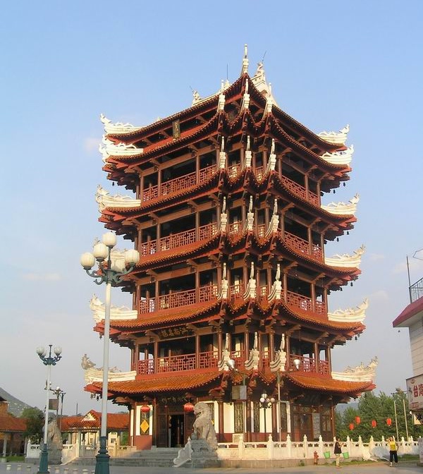  p>望江楼是靖州标志性建筑,屹立于渠水与异溪交汇处,纳黄鹤,岳阳诸楼