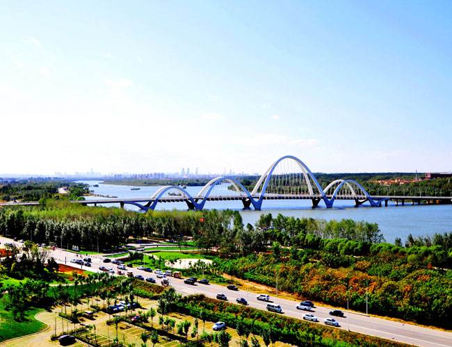  p data-id="gnbkb7hu8j">白沙岛位于沈抚新区的西北部,北临浑河,西靠